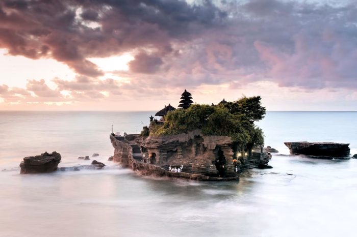 Heritage and Horizon: Uluwatu and Tanah Lot Tour