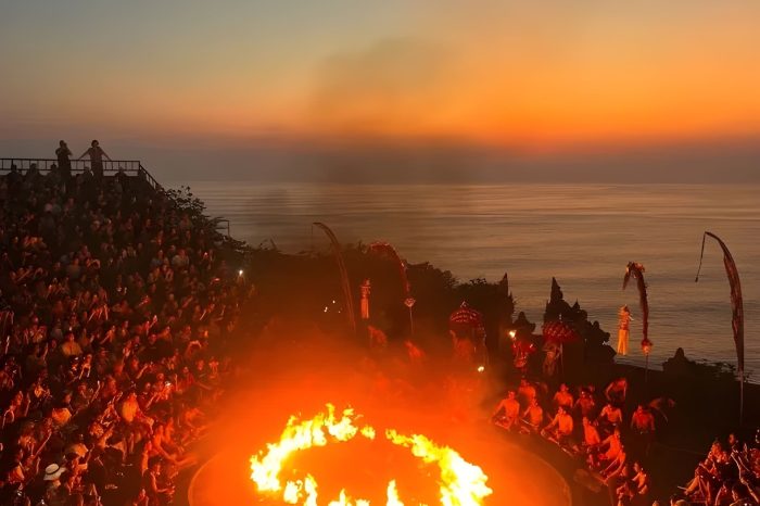 Sunset Kecak Fire Dance Uluwatu Temple Tour